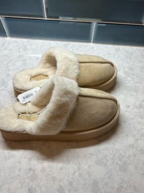 Altar’d State slipper - NEW